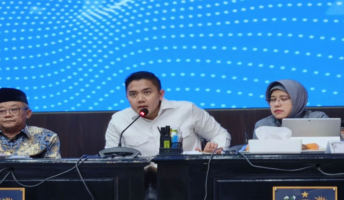 Bantah Isu, Seskab Teddy Pastikan Produk AS Tak Masuk Tanpa Sertifikasi Halal